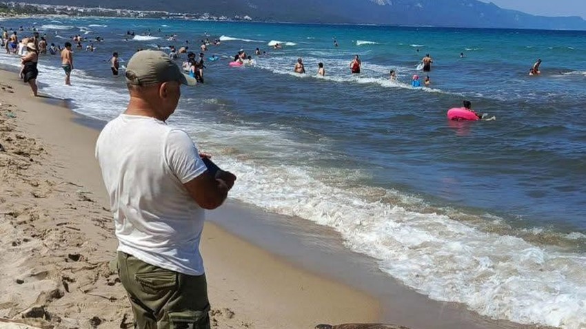 Aydın’da sabah sahile yürüyüşe çıkanlar neye uğradığını şaşırdı. Kumsalda hareketsiz yatan o dev canlı ölü çıktı