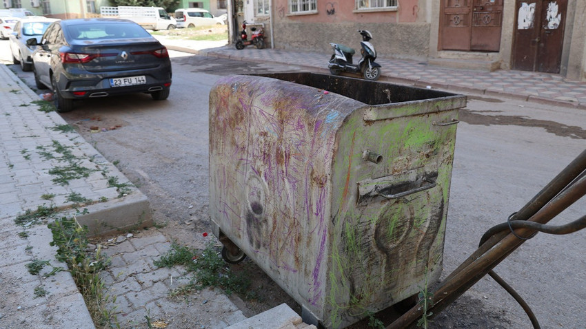 Doğurduğu bebeği evinin önündeki çöp konteynerine attı! 1 gözaltı