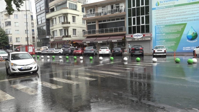 Kırklareli’nde aniden başlayan sağanak yağış vatandaşlara zor anlar yaşattı