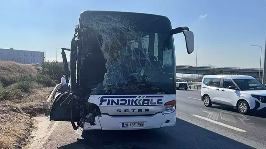 TEM'de feci kaza! Yolcu otobüsü kamyona çarptı: 1'i ağır 7 yaralı