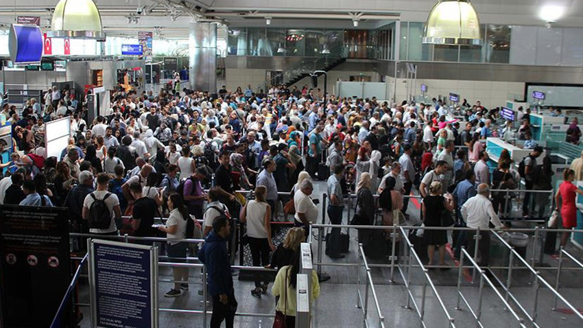 Bakan Uraloğlu açıkladı: İstanbul ve Antalya havalimanları rekor tazeledi