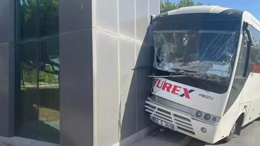 İşçi servisi direğe çarptı! Çok sayıda yaralı var