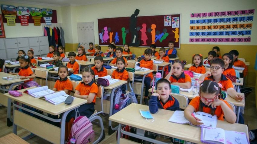 Okullarda yeni uygulamalar başlıyor! Zil sesi, okul kıyafeti ve cep telefonuna kadar birçok yeni düzenleme