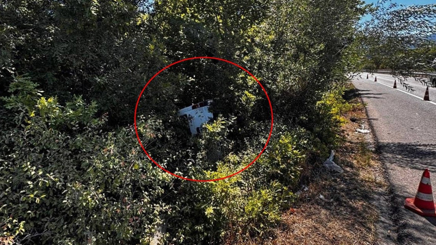 Minibüs şarampole yuvarlandı: Sürücü 4 saat mahsur kaldı