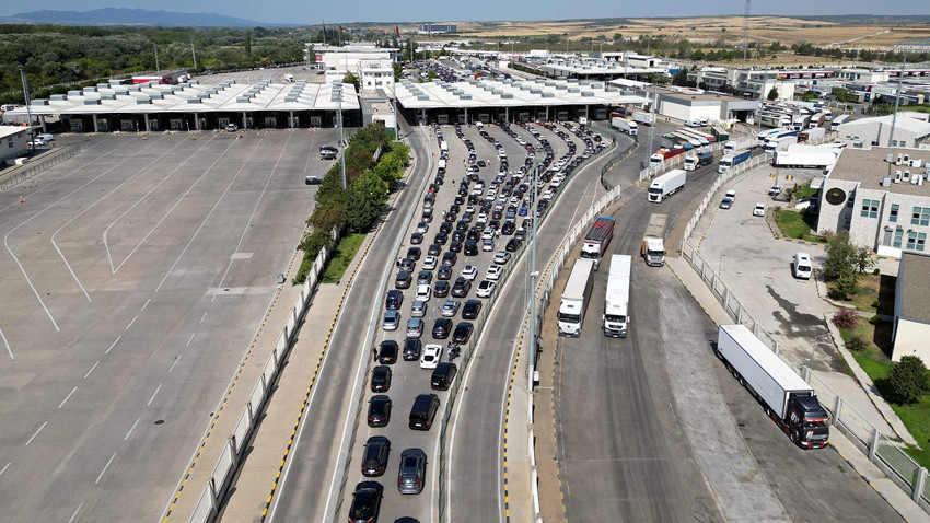 Kapıkule'deki yoğunluk oranı düştü! Araçlar 39 dakikada çıkabiliyor