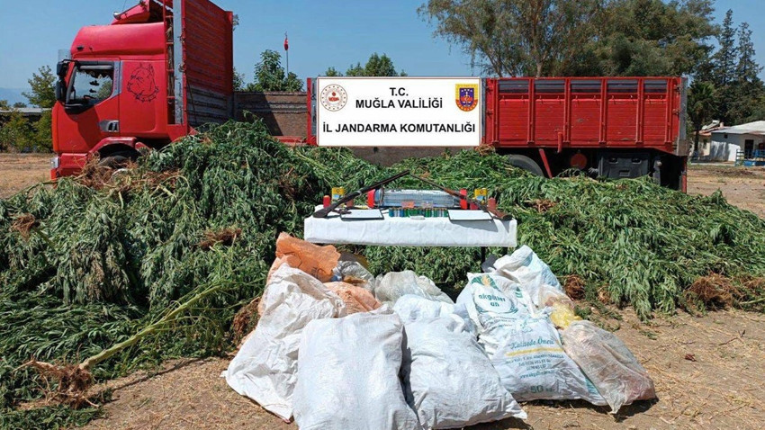 Uyuşturucuyla yakalanan evli çift tutuklandı