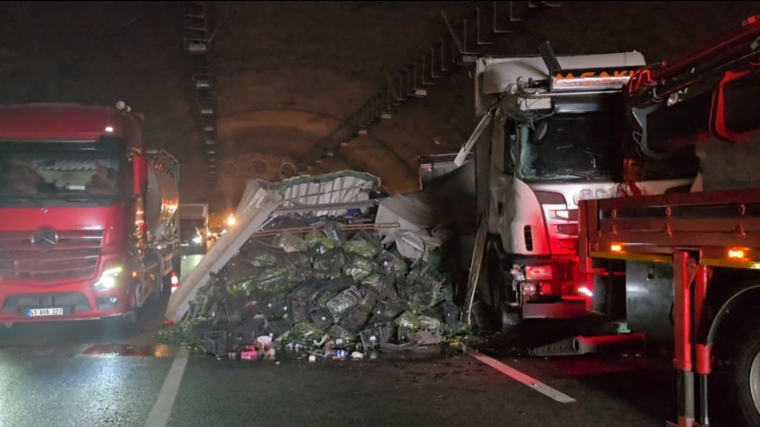 Kuzey Marmara Otoyolu'nda TIR devrildi! Kilometrelerce kuyruk oluştu