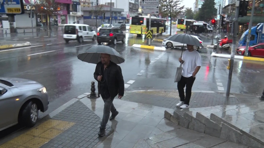 İstanbul'da sağanak yağış: Hangi saatlerde etkisini sürdürecek?