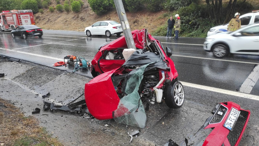 Eyüpsultan'da korkunç kaza! Otomobil hurdaya döndü! Sürücü feci şekilde can verdi