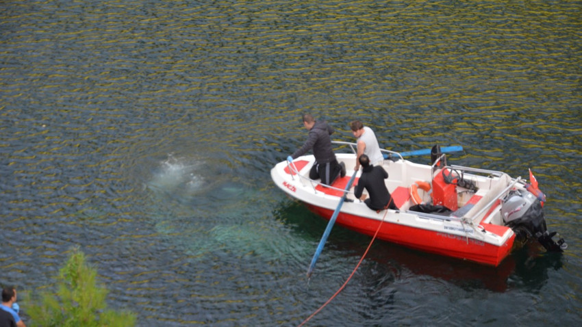 Otomobil Kızılırmak'a uçtu: Kahreden kazada bir aile yok oldu