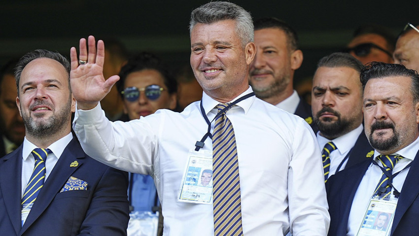 Flaş... Flaş... Tribünlerden gelen "Sadettin Saran"  tezahüratları kongreyi yarıda bıraktı