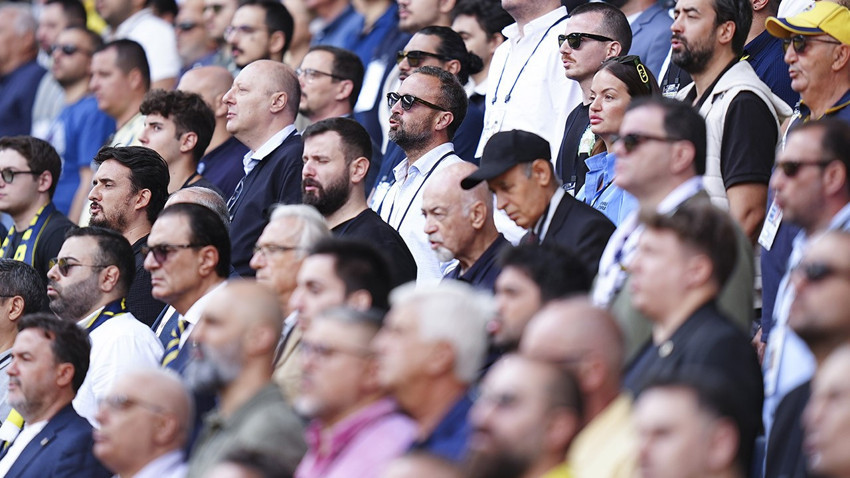 Flaş... Flaş... Fenerbahçe tribünlerinden şaşırtan tezahürat