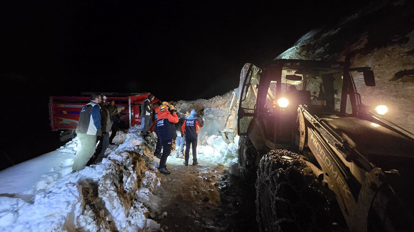 Rize’de çığ paniği: Mahsur kalan 15 kişi kurtarıldı