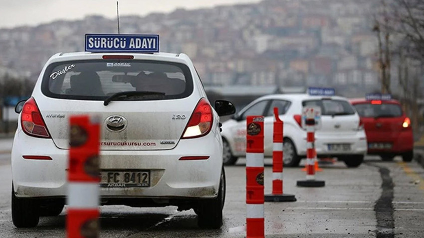 Pes dedirten kopya düzeneği! Ehliyet sınavlarında bunları yapanlara ağır cezalar geliyor