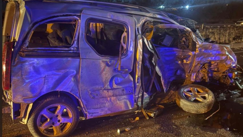 Fıstık işçilerini taşıyordu! Minibüs ile otomobil feci çarpıştı... Çok sayıda yaralı var