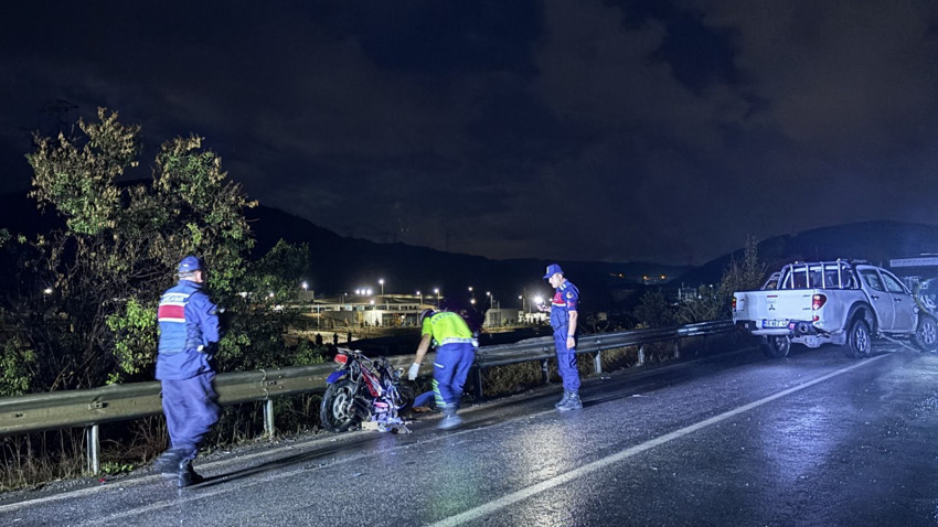 İzmir’de feci kaza! Pikap ile elektrikli bisiklet çarpıştı... Ölü ve yaralı var