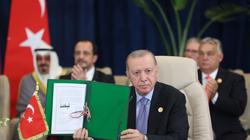 Cumhurbaşkanı Erdoğan Mısır dönüşü gazetecilerin sorularını yanıtladı! 'Bu sıradan bir imza değil'