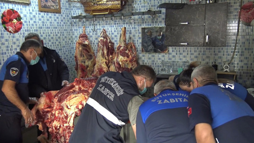 Şanlıurfa’da servis edilmek üzere hazırlanmış 1 ton bozuk et ele geçirildi