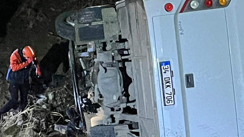 Siirt’te maden işçilerini taşıyan midibüs uçuruma yuvarlandı: 2’si ağır 15 yaralı