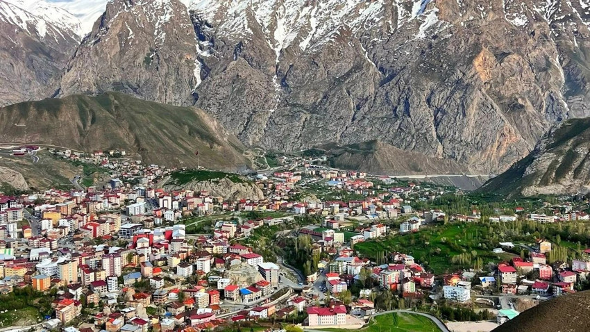 Terörün gölgesinden turizmin merkezine! 73 milyar TL'lik dev yatırım! Bakan Uraloğlu Hakkari'nin kaderini değiştiren dönüşümü anlattı!