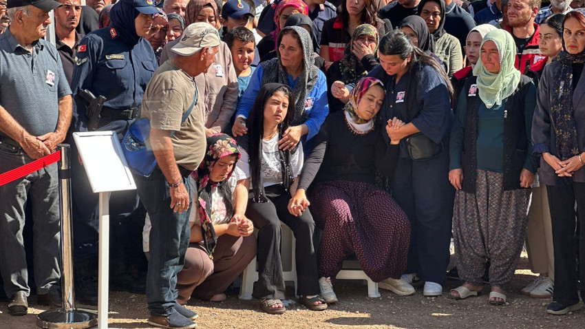 Feribot faciasında hayatını kaydedenler defnedildi! Yürek yakan kahramanlık: Tek can yeleği vardı, kızına verdi