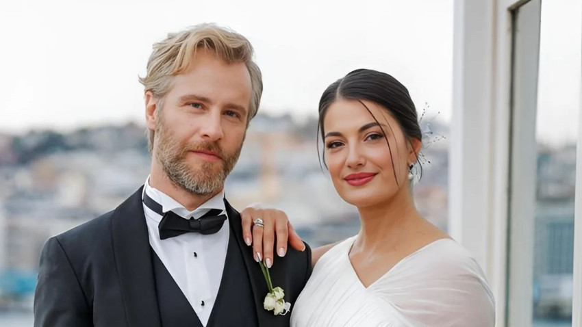 Çiçeği burnunda iki damat! Özgür Çevik ve Tolga Sarıtaş'ı daha önce hiç böyle görmediniz! - Resim : 1