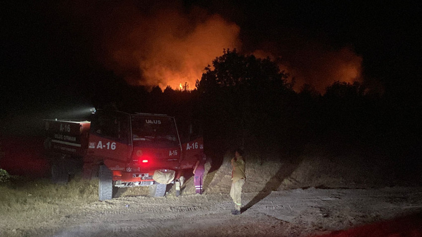 Karabük'te orman yangınlarıyla mücadele sürüyor! 14 köyden 1006 kişi tahliye edildi - Resim : 3