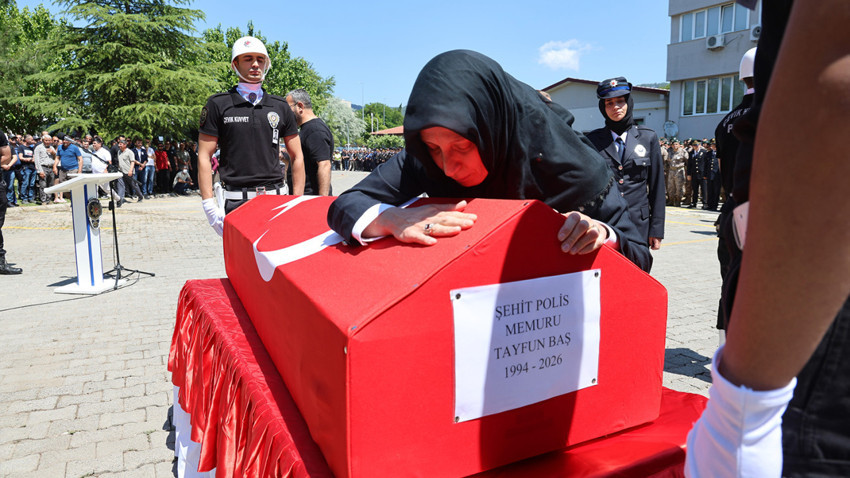 Şehit polisin eşinden yürekleri dağlayan veda: "Korkma Tayfun, cennete gidiyorsun!" - Resim : 3