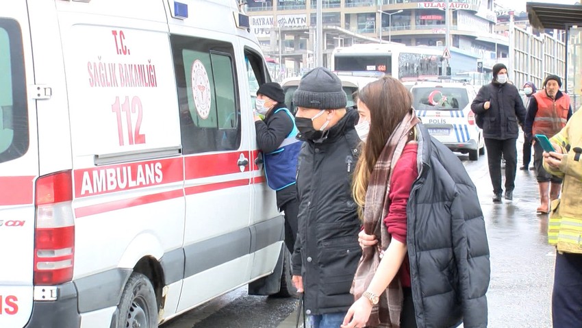 Esenyurt'ta metrobüs kazası; 7 yolcu yaralandı - Resim : 2