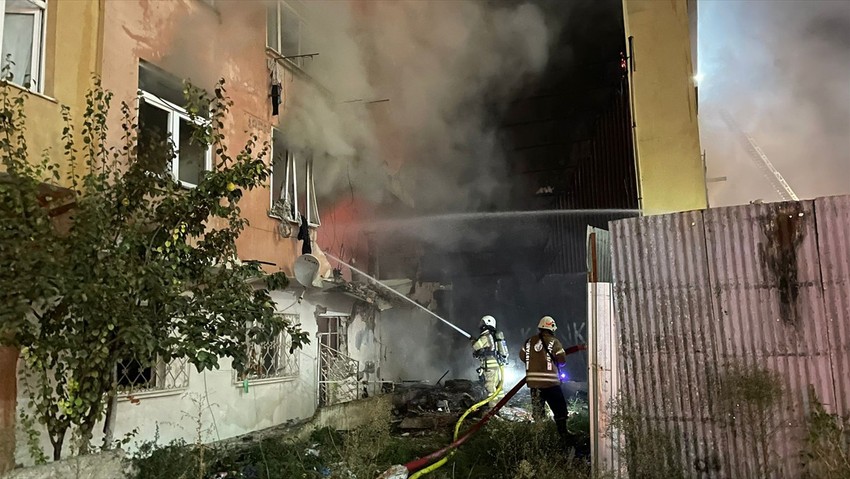 Kadıköy’de bir binada patlama! Çok sayıda ekip sevk edildi! Patlamadan acı haberi Vali Yerlikaya duyurdu - Resim : 4