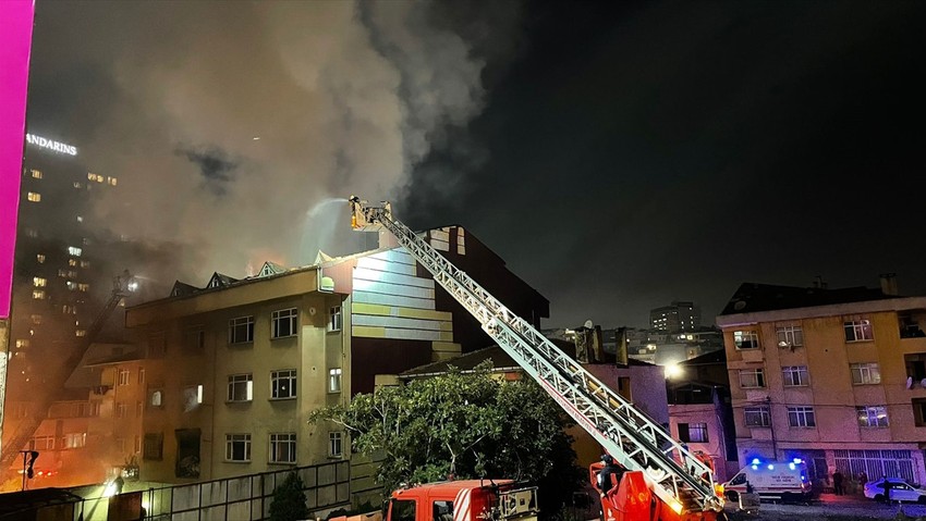 Kadıköy’de bir binada patlama! Çok sayıda ekip sevk edildi! Patlamadan acı haberi Vali Yerlikaya duyurdu - Resim : 7