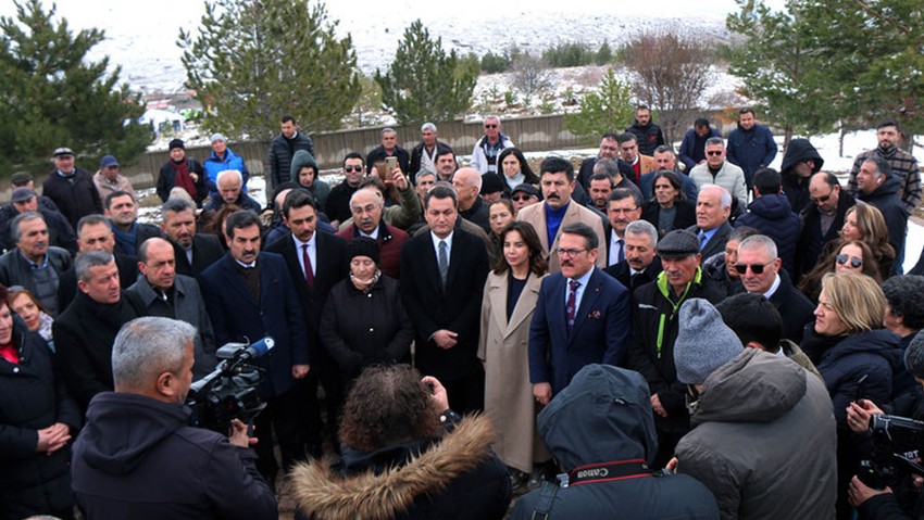 Dostlar hatırladı: Aşık Veysel vefatının 50. yılında mezarı başında anıldı - Resim : 2