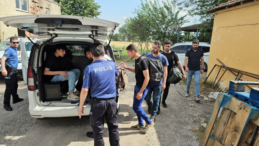 Edirne'de kaçak göçmenler yakayı ele verdi - Resim : 2
