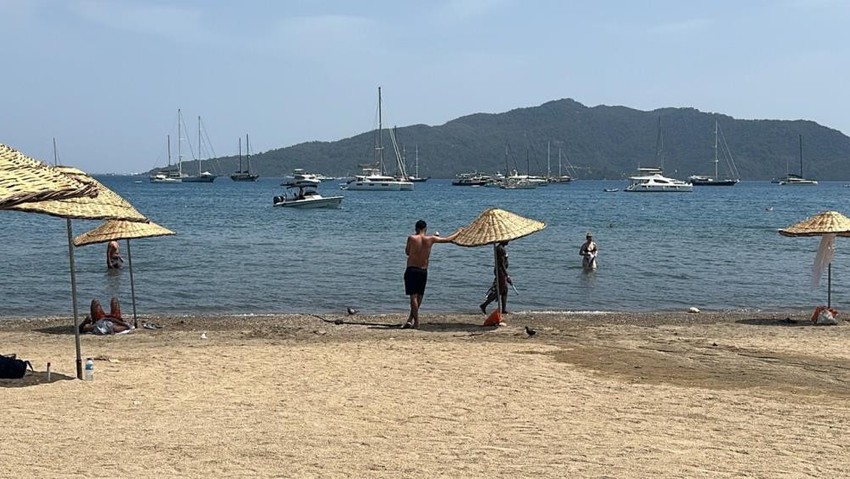 Marmaris'te termometreler sınırları zorladı! Sıcaklık 46 dereceye ulaştı: vatandaş denize akın etti - Resim : 1