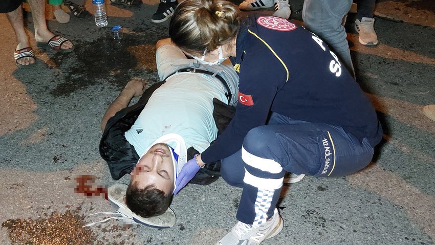 Motosiklet ile otomobil çarpıştı: 1'i ağır 2 yaralı! - Resim : 3
