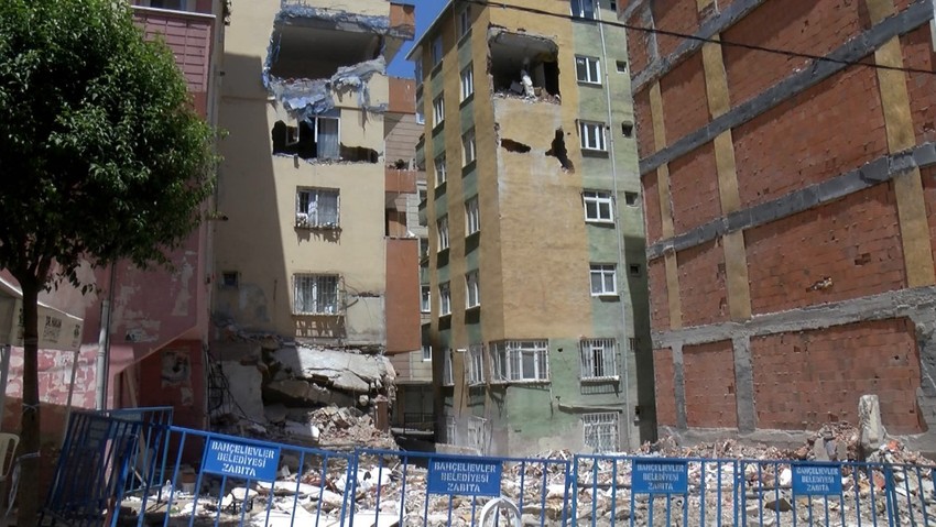 Bahçelievler'de 7 katlı binada çökme! Vatandaşlar Tahliye edilmişti! Zarar gören binalardaki eşyalar çıkarılıyor! - Resim : 2
