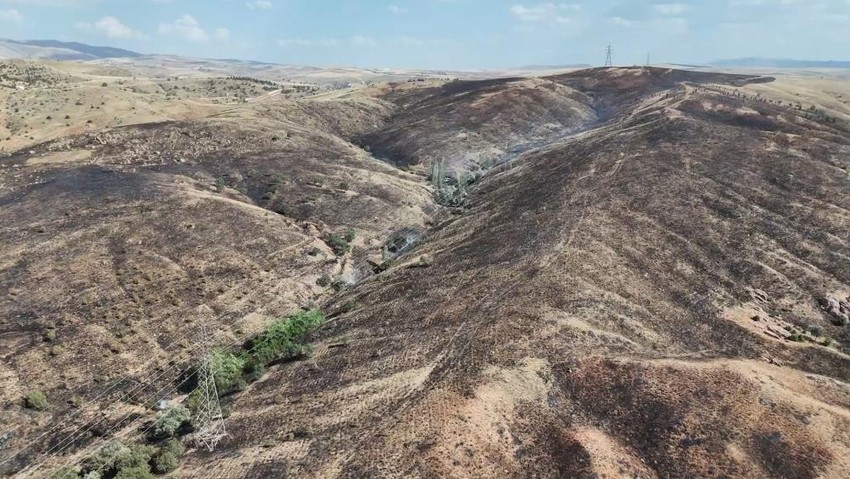 Kırıkkale'de korkutan yangın! Alevler mühimmat depolarına yaklaştı: Ekipler seferber oldu - Resim : 3