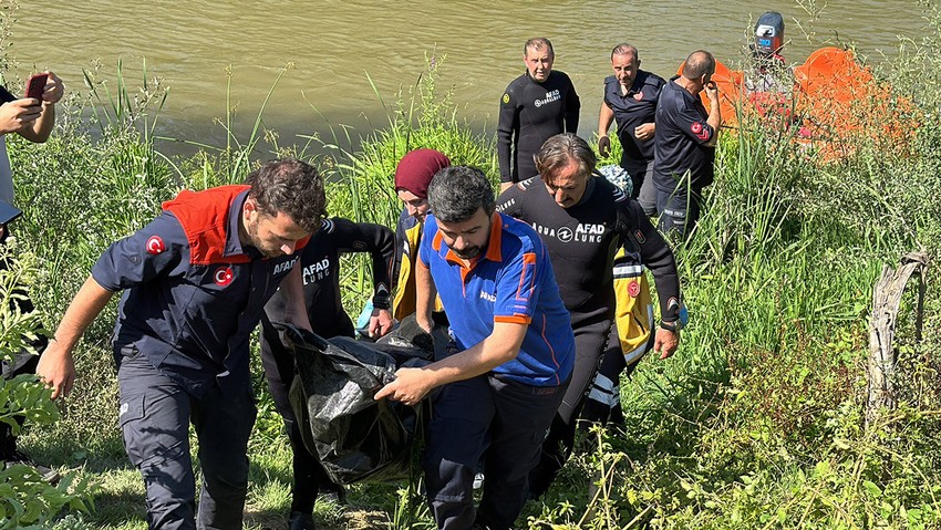 Arkadaşlarıyla gittiği Sakarya Nehri sonu oldu!  Serinlemek isteyen 10 yaşındaki çocuğun cansız bedeni bulundu! - Resim : 1