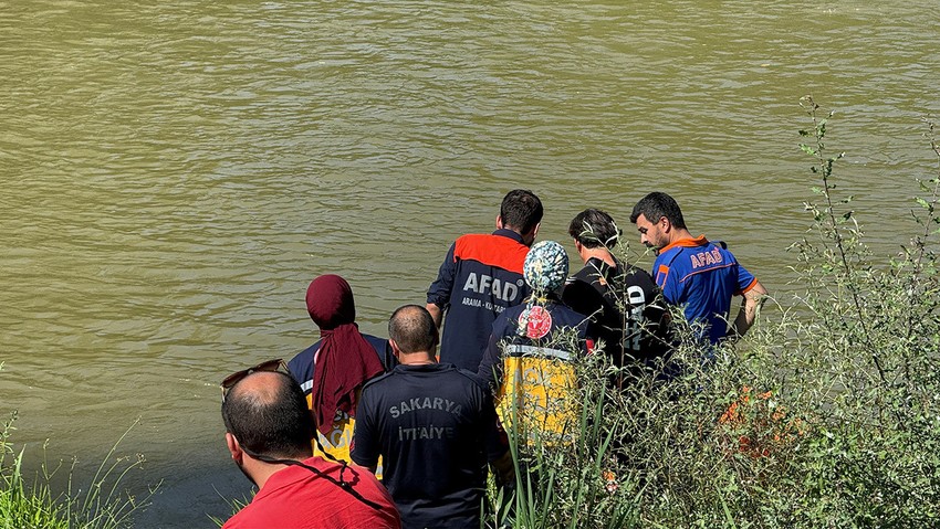 Arkadaşlarıyla gittiği Sakarya Nehri sonu oldu!  Serinlemek isteyen 10 yaşındaki çocuğun cansız bedeni bulundu! - Resim : 2