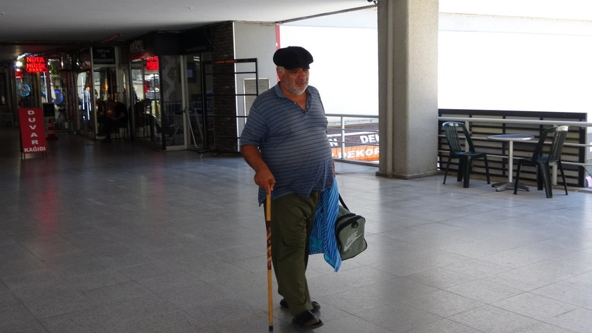 Yeşilçam'ın usta ismi Recep Bülbülses'in son hali yürek burktu! Gözyaşları içerisinde kaldı! "Çok zor durumdayım, sokaklardayım” - Resim : 1