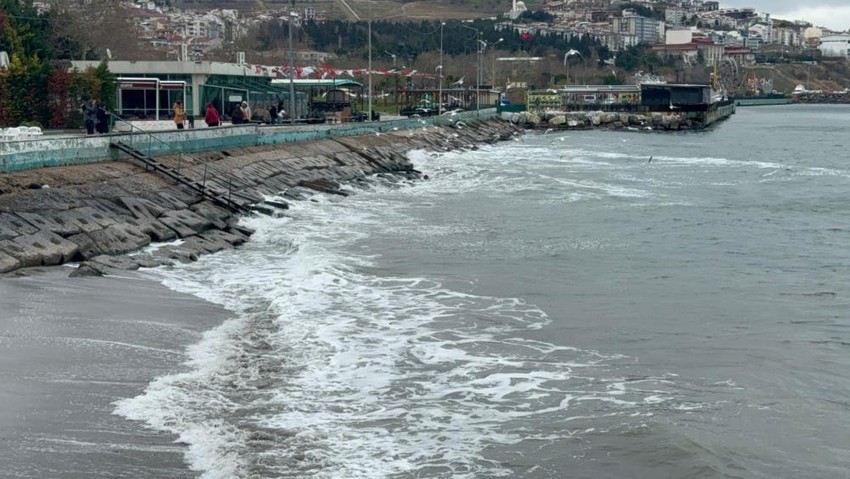 Marmara Denizi'nde poyraz nedeniyle ulaşım olumsuz etkiliyor! - Resim : 1