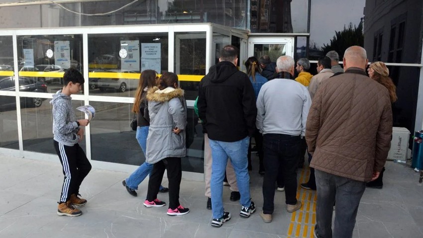 6 Şubat depremlerinde 69 kişiye mezar olmuştu: Fuat Koku Sitesi davasında 6 sanık ilk kez hakim karşısında - Resim : 1