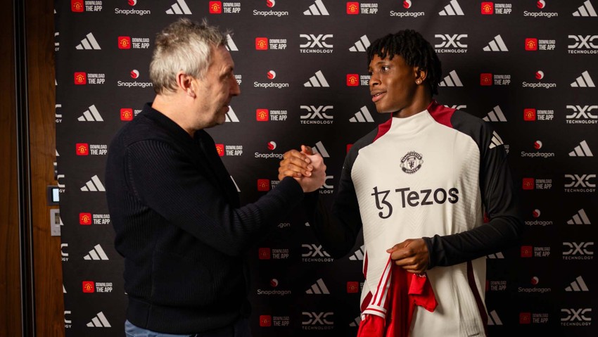 Manchester United’dan 30 milyon sterlinlik transfer! 2030’a kadar sözleşme imzalandı - Resim : 1