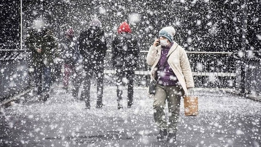 Meteoroloji'den peş peşe uyarılar yapılmıştı! İstanbul’da kar yağışı etkisini göstermeye başladı - Resim : 1