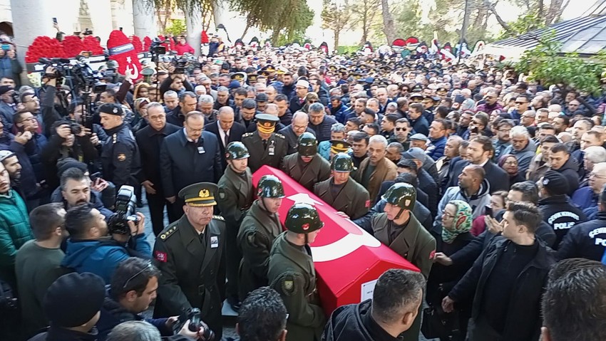 Şehit Binbaşı Yetişen'e son veda: Kızının doğum gününde toprağa verildi - Resim : 3