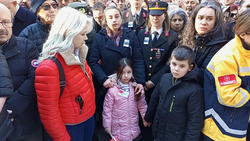 Şehit Binbaşı Yetişen'e son veda: Kızının doğum gününde toprağa verildi - Resim : 2