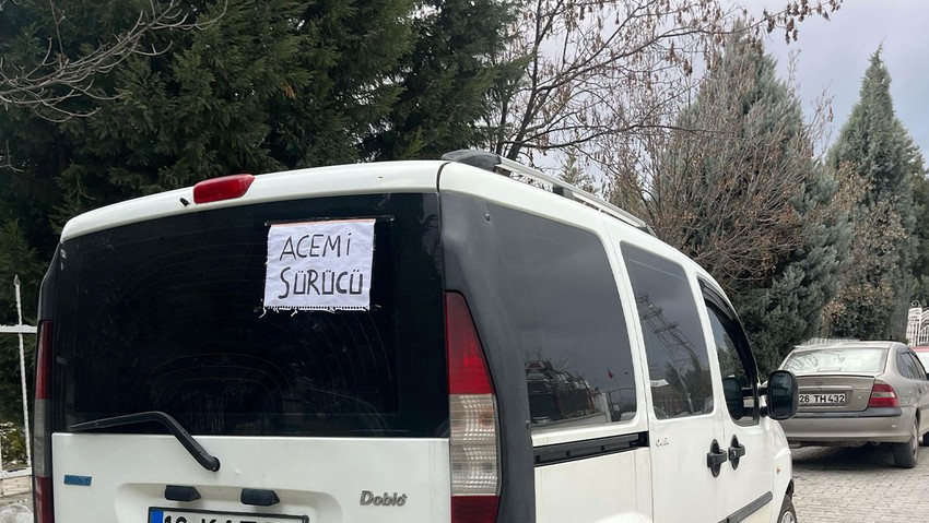 Eskişehir'de bir sürücü aracının arkasına yapıştırdığı not dikkat çekti - Resim : 1