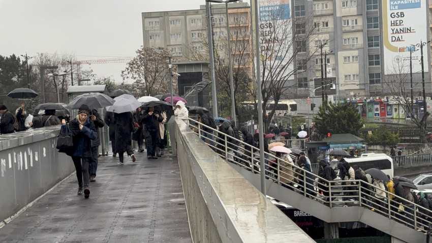 İstanbul’da trafik çilesi! Yoğunluk sabah saatlerinde yüzde 76’ya çıktı - Resim : 2