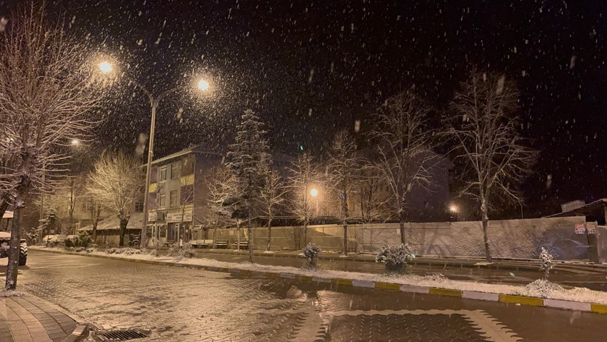 Meteorolojiden gelen uyarının ardından Kastamonu'da bir anda sıcaklık düştü. Bazı bölgelere lapa lapa kar yağdı - Resim : 2