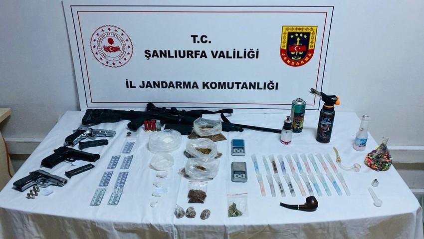 Şanlıurfa'da uyuşturucu ve silah kaçakçılığı operasyonu: 5 kişi yakalandı - Resim : 2